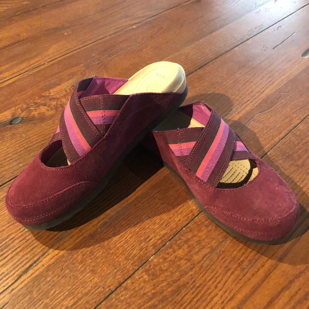 CROCS Flat Clogs